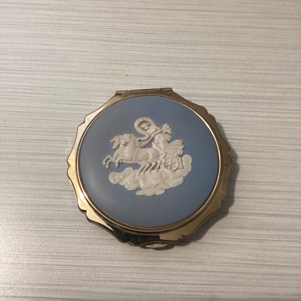 Stratton Wedgewood ladies compact